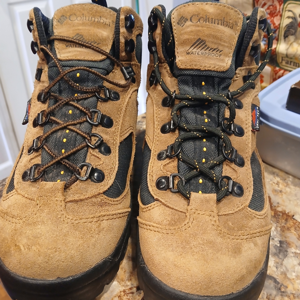 Columbia Tan and Black Hiking Boots